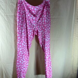 Crown & Ivy Pink and White Patterned Leggings